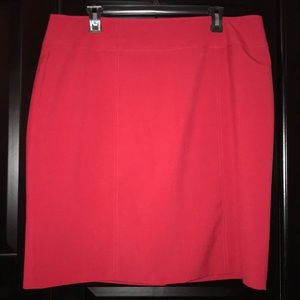 👠 Red Skirt with back slit. Size 18